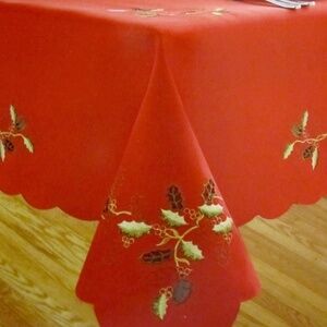 TABLECLOTH 60"x102" NEW CHRISTMAS EMBROIDERED HOLLY CUTWORK NIB